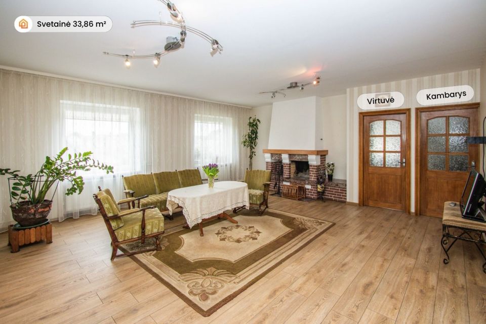 Parduodamas erdvus, pilnai įrengtas 316 m&sup2; ploto, 2 auk&scaron;tų mūrinis gyvenamasis namas su pusrūsiu ir ūkiniais pastatais Mažeikiuose, Kūlupio g.
