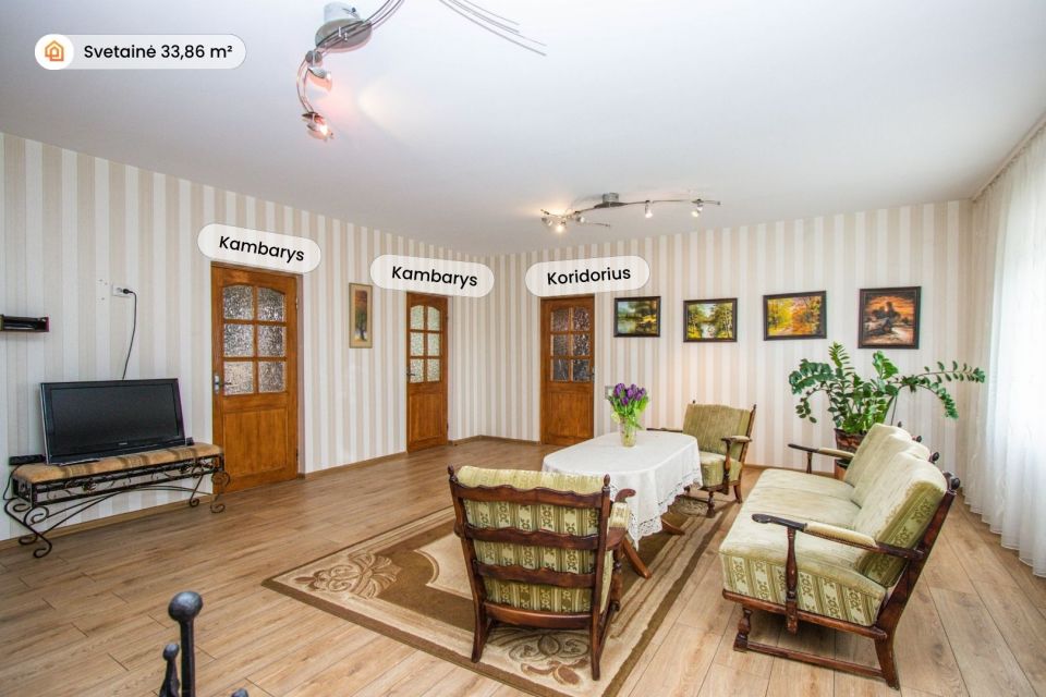 Parduodamas erdvus, pilnai įrengtas 316 m&sup2; ploto, 2 auk&scaron;tų mūrinis gyvenamasis namas su pusrūsiu ir ūkiniais pastatais Mažeikiuose, Kūlupio g.