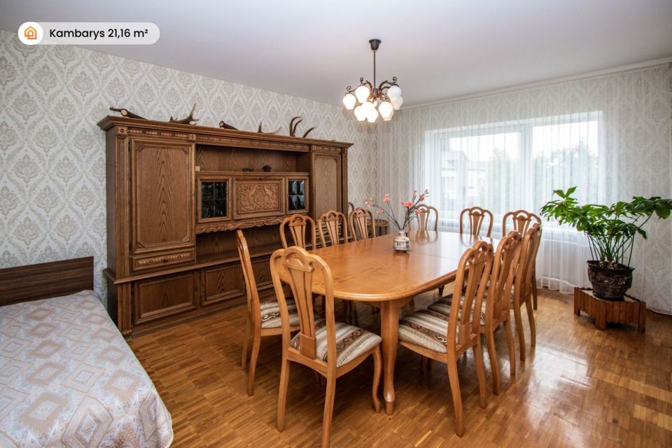 Parduodamas erdvus, pilnai įrengtas 316 m&sup2; ploto, 2 auk&scaron;tų mūrinis gyvenamasis namas su pusrūsiu ir ūkiniais pastatais Mažeikiuose, Kūlupio g.