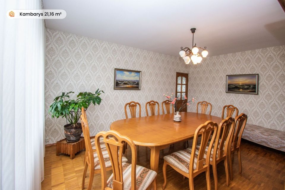 Parduodamas erdvus, pilnai įrengtas 316 m&sup2; ploto, 2 auk&scaron;tų mūrinis gyvenamasis namas su pusrūsiu ir ūkiniais pastatais Mažeikiuose, Kūlupio g.