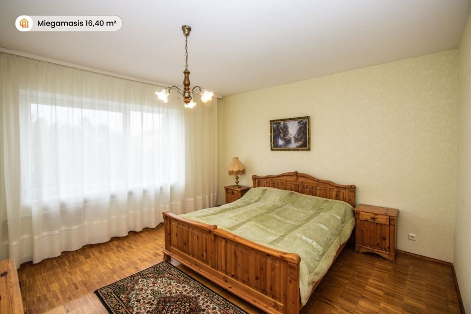 Parduodamas erdvus, pilnai įrengtas 316 m&sup2; ploto, 2 auk&scaron;tų mūrinis gyvenamasis namas su pusrūsiu ir ūkiniais pastatais Mažeikiuose, Kūlupio g.