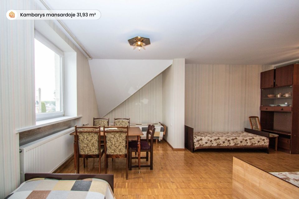 Parduodamas erdvus, pilnai įrengtas 316 m&sup2; ploto, 2 auk&scaron;tų mūrinis gyvenamasis namas su pusrūsiu ir ūkiniais pastatais Mažeikiuose, Kūlupio g.