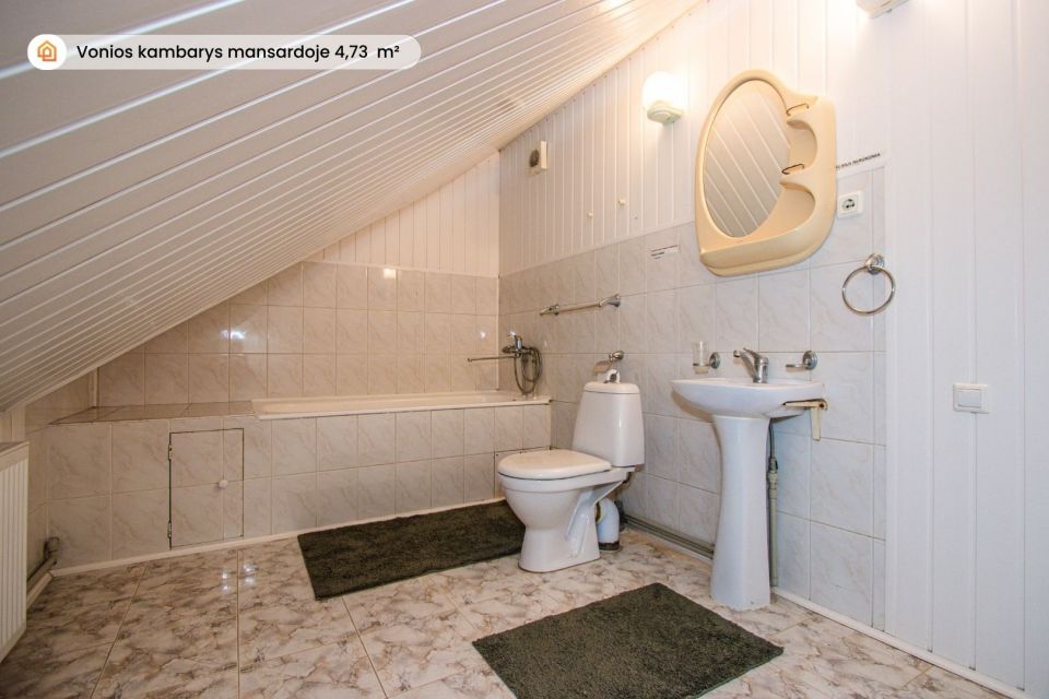 Parduodamas erdvus, pilnai įrengtas 316 m&sup2; ploto, 2 auk&scaron;tų mūrinis gyvenamasis namas su pusrūsiu ir ūkiniais pastatais Mažeikiuose, Kūlupio g.