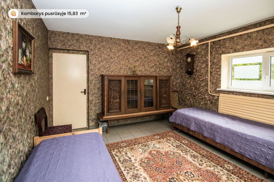 Parduodamas erdvus, pilnai įrengtas 316 m&sup2; ploto, 2 auk&scaron;tų mūrinis gyvenamasis namas su pusrūsiu ir ūkiniais pastatais Mažeikiuose, Kūlupio g.