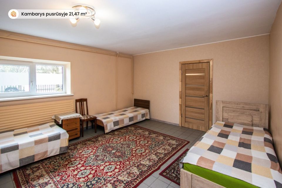 Parduodamas erdvus, pilnai įrengtas 316 m&sup2; ploto, 2 auk&scaron;tų mūrinis gyvenamasis namas su pusrūsiu ir ūkiniais pastatais Mažeikiuose, Kūlupio g.