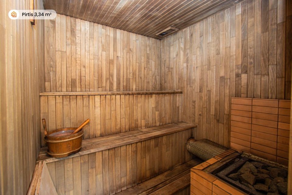 Parduodamas erdvus, pilnai įrengtas 316 m&sup2; ploto, 2 auk&scaron;tų mūrinis gyvenamasis namas su pusrūsiu ir ūkiniais pastatais Mažeikiuose, Kūlupio g.
