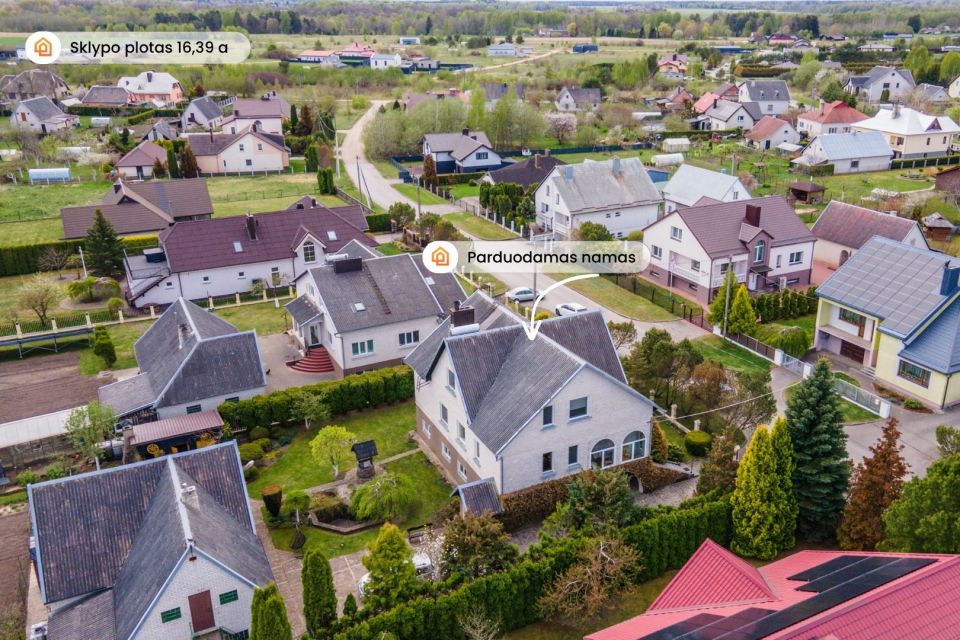 Parduodamas erdvus, pilnai įrengtas 316 m&sup2; ploto, 2 auk&scaron;tų mūrinis gyvenamasis namas su pusrūsiu ir ūkiniais pastatais Mažeikiuose, Kūlupio g.