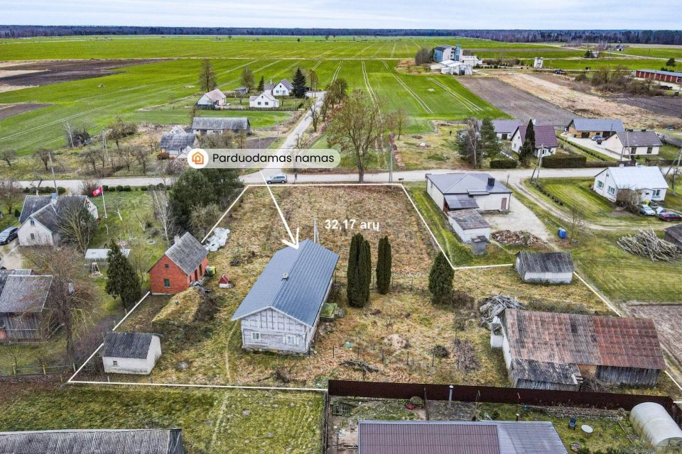 Parduodamas erdvus, rąstinis namas su 32,17 arų žemės sklypu Pakruojo r., Laipu&scaron;kių k.