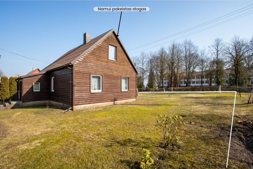 Parduodamas rąstinis gyvenamasis namas su 29 arų sklypu, Kelmės r. Kražių mstl., S.Dariaus ir S.Girėno g. 7