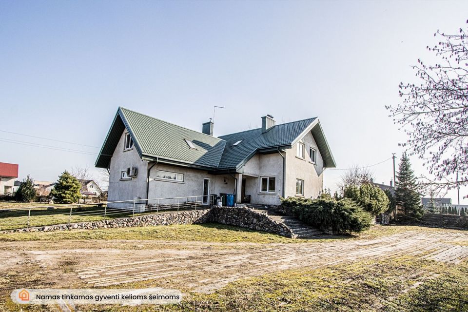 Parduodamas gyvenamasis namas su 55 arų namų valdos sklypu, adresu Atgimimo g., Teleičių k., Kauno rajonas.