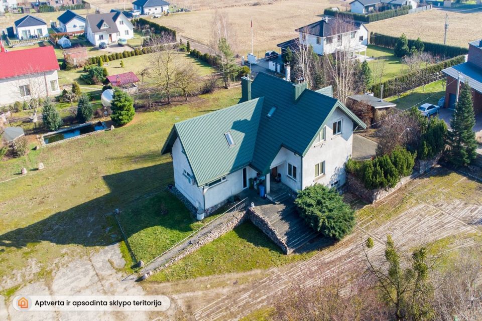 Parduodamas gyvenamasis namas su 55 arų namų valdos sklypu, adresu Atgimimo g., Teleičių k., Kauno rajonas.