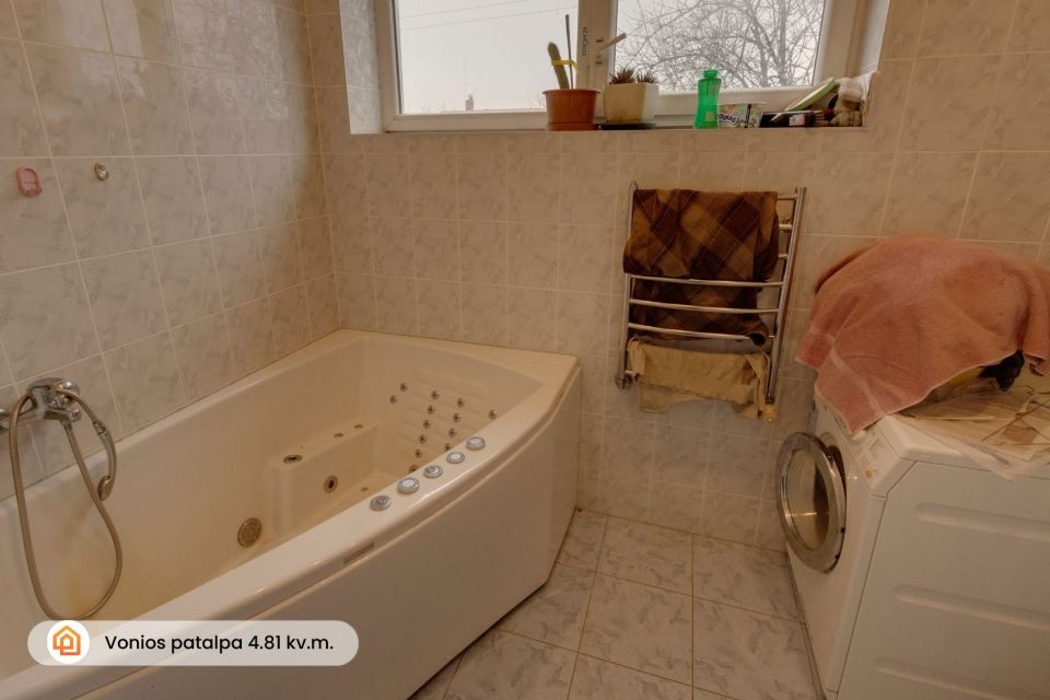 Parduodamas gyvenamasis namas su 55 arų namų valdos sklypu, adresu Atgimimo g., Teleičių k., Kauno rajonas.