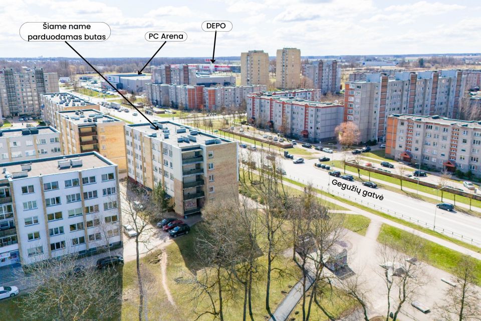 Parduodamas išskirtinio išplanavimo 3 kambarių butas pirmame aukšte Gegužių g. 51, Šiauliuose
