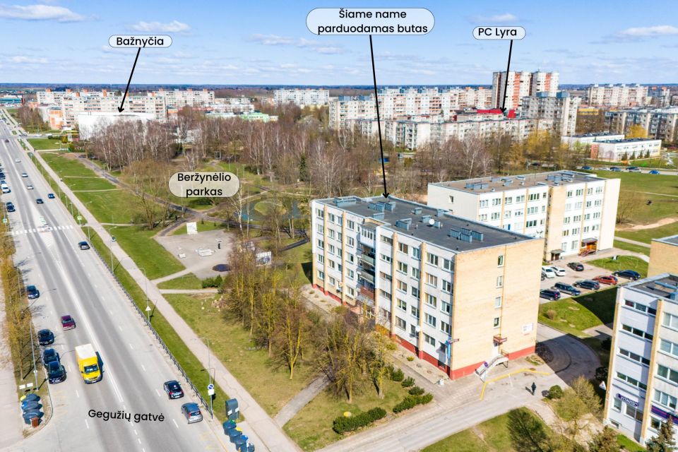Parduodamas išskirtinio išplanavimo 3 kambarių butas pirmame aukšte Gegužių g. 51, Šiauliuose