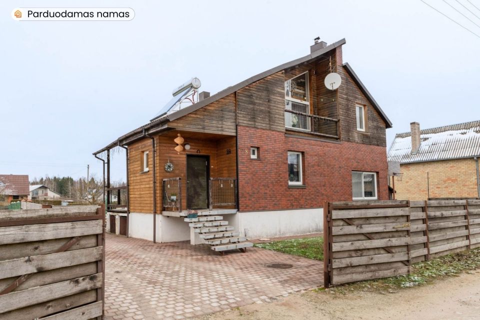 Parduodamas išskirtinio išplanavimo, kokybiškomis medžiagomis įrengtas namas Noreikių k., Šiaulių r.