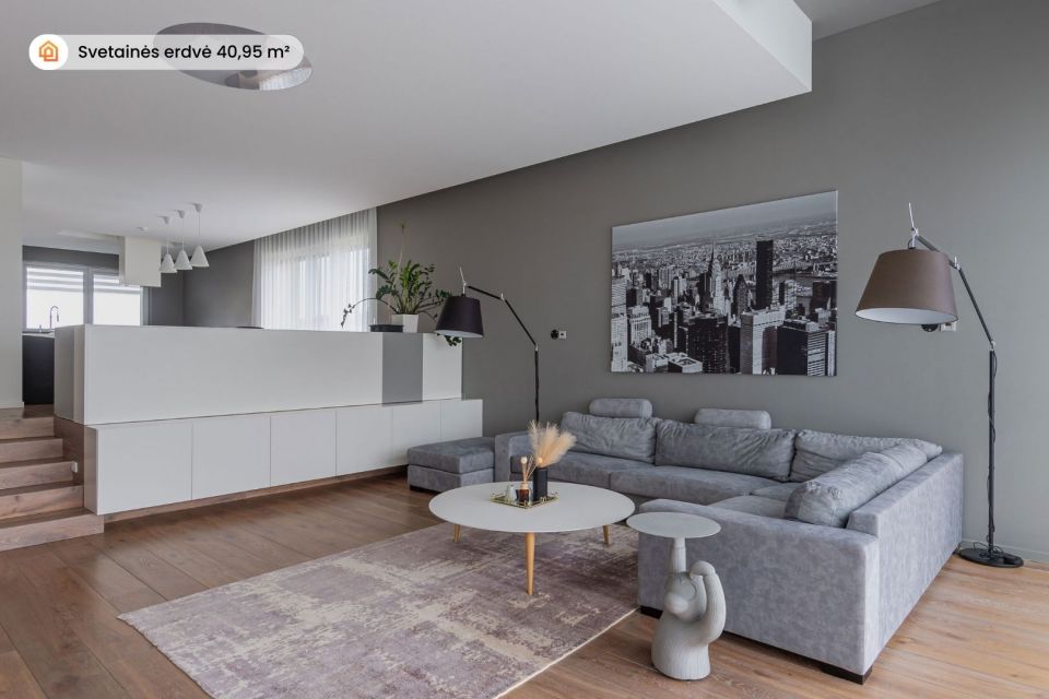 Parduodamas išskirtinis 277 m² namas su tiesioginiu priėjimu prie Šiaulių jūros – gyvenimas, kur harmoningai dera gamta ir elegancija!