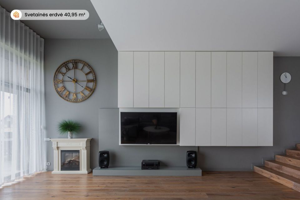 Parduodamas išskirtinis 277 m² namas su tiesioginiu priėjimu prie Šiaulių jūros – gyvenimas, kur harmoningai dera gamta ir elegancija!