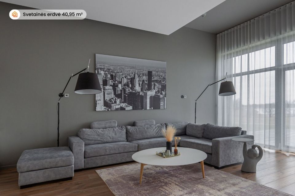 Parduodamas išskirtinis 277 m² namas su tiesioginiu priėjimu prie Šiaulių jūros – gyvenimas, kur harmoningai dera gamta ir elegancija!