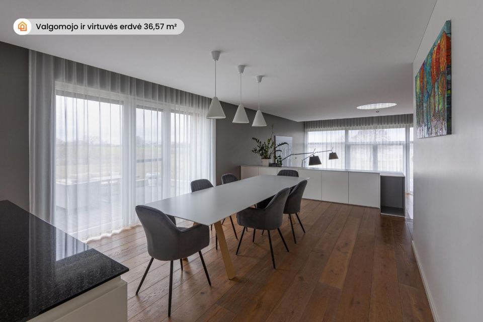 Parduodamas išskirtinis 277 m² namas su tiesioginiu priėjimu prie Šiaulių jūros – gyvenimas, kur harmoningai dera gamta ir elegancija!
