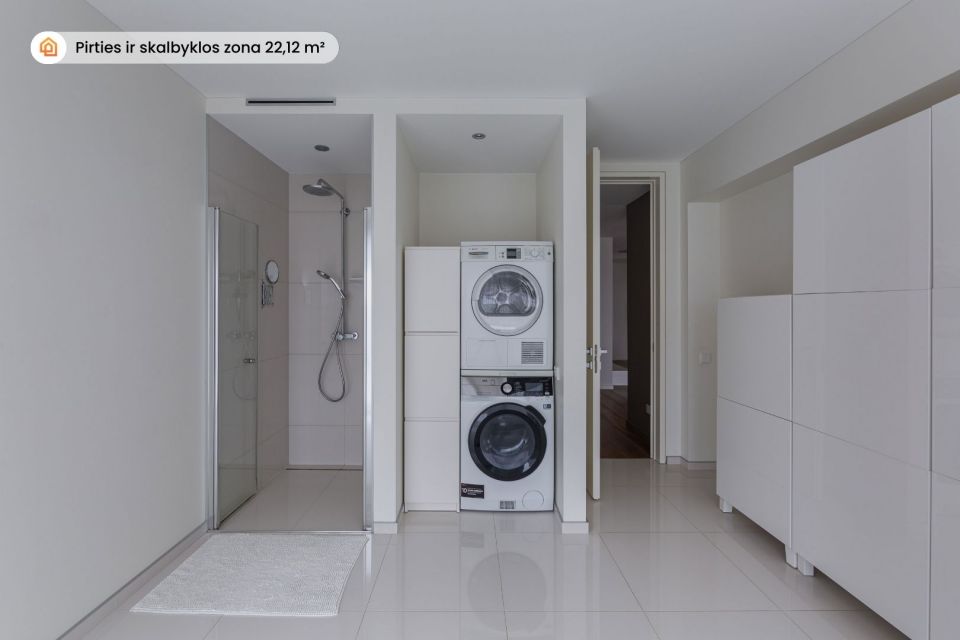Parduodamas išskirtinis 277 m² namas su tiesioginiu priėjimu prie Šiaulių jūros – gyvenimas, kur harmoningai dera gamta ir elegancija!