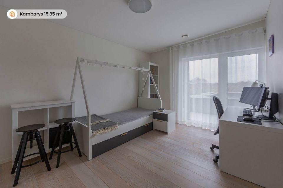 Parduodamas išskirtinis 277 m² namas su tiesioginiu priėjimu prie Šiaulių jūros – gyvenimas, kur harmoningai dera gamta ir elegancija!