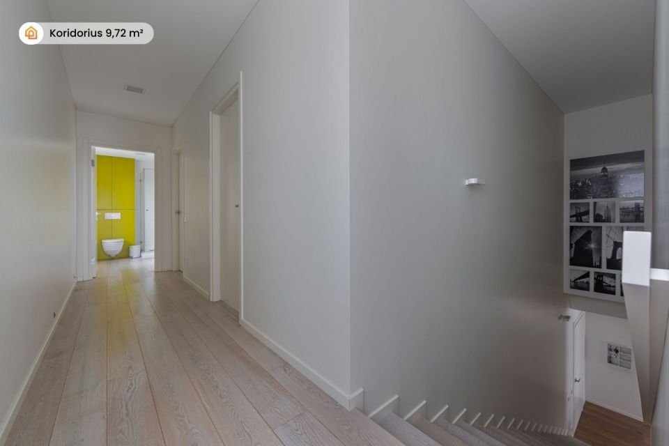 Parduodamas išskirtinis 277 m² namas su tiesioginiu priėjimu prie Šiaulių jūros – gyvenimas, kur harmoningai dera gamta ir elegancija!