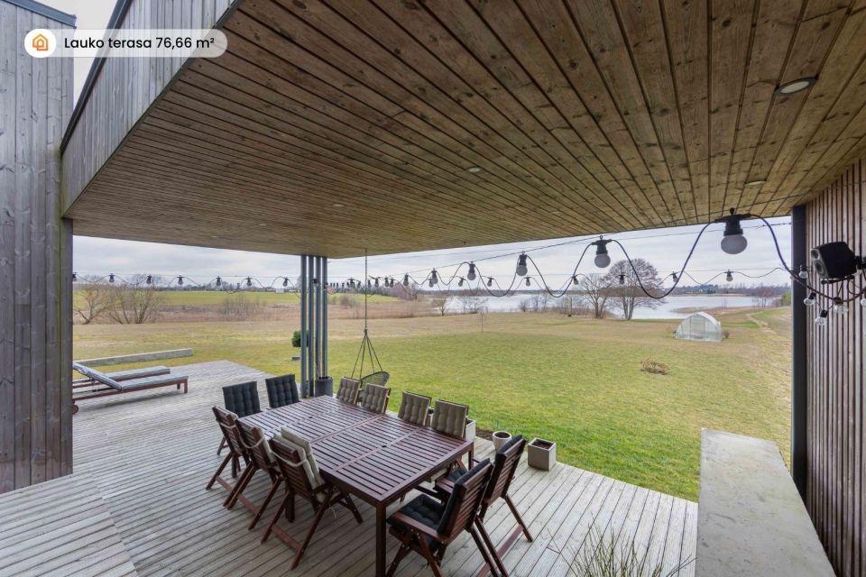 Parduodamas išskirtinis 277 m² namas su tiesioginiu priėjimu prie Šiaulių jūros – gyvenimas, kur harmoningai dera gamta ir elegancija!