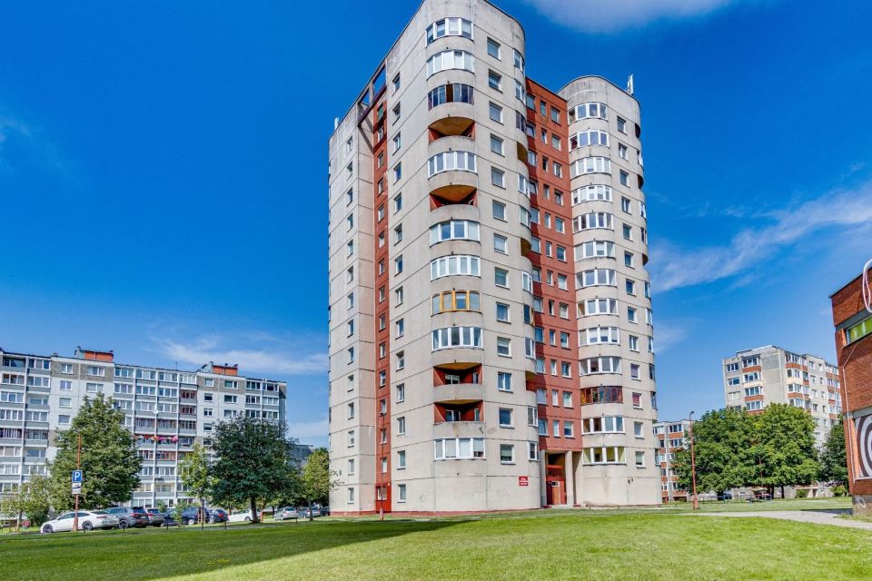 Parduodamas itin erdvus 3 kambarių butas &Scaron;iauliuose, Lyros g., pro kurio langus atsiveria plati miesto panorama!