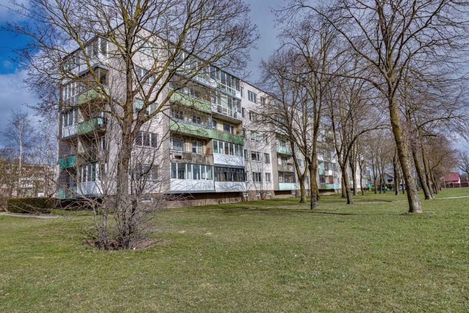 Parduodamas jaukus 3 kambarių butas miesto centre Šiauliuose, Dubijos g. 31.
