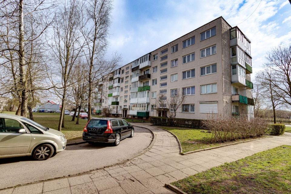 Parduodamas jaukus 3 kambarių butas miesto centre Šiauliuose, Dubijos g. 31.
