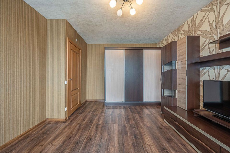 Parduodamas jaukus, šviesus ir tvarkingas 1 kambario butas Baltijos pr. 33, Klaipėdoje.