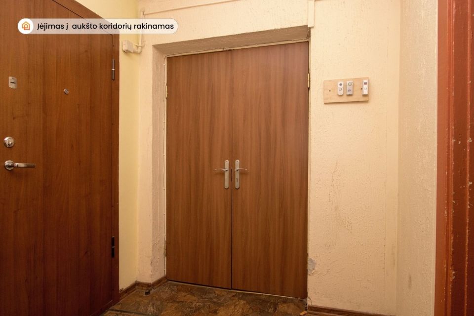 Parduodamas jaukus, šviesus ir tvarkingas 1 kambario butas bendrabučio tipo name Žemaitės g. 104, Šiauliai