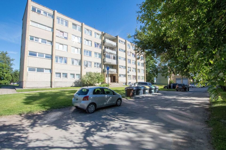 Parduodamas jaukus, šviesus ir tvarkingas 1 kambario butas bendrabučio tipo name Žemaitės g. 104, Šiauliai