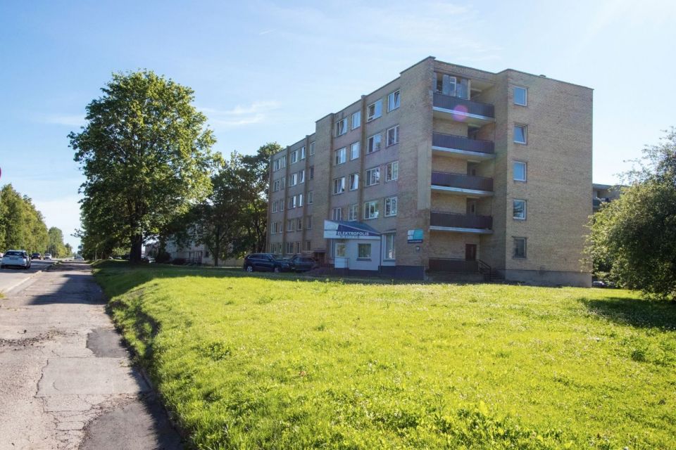Parduodamas jaukus, šviesus ir tvarkingas 1 kambario butas bendrabučio tipo name Žemaitės g. 104, Šiauliai