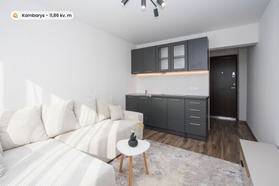Parduodamas jaukus, šviesus ir tvarkingas 1 kambario butas bendrabučio tipo name Žemaitės g. 104, Šiauliai