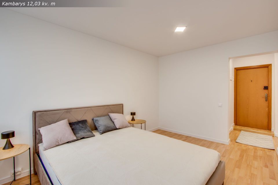 Parduodamas jaukus, tvarkingas 2 kambarių butas bendrabučio tipo name Žemaitės g. 104, Šiauliai.