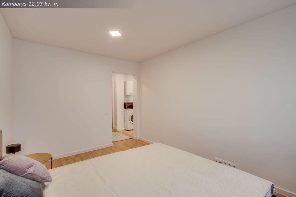 Parduodamas jaukus, tvarkingas 2 kambarių butas bendrabučio tipo name Žemaitės g. 104, Šiauliai.