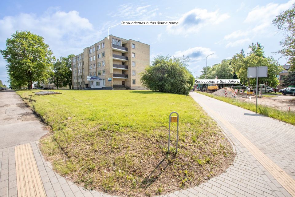 Parduodamas jaukus, tvarkingas 2 kambarių butas bendrabučio tipo name Žemaitės g. 104, Šiauliai.