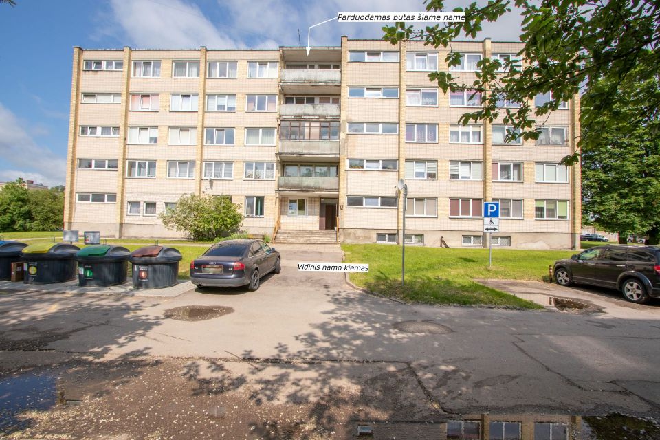 Parduodamas jaukus, tvarkingas 2 kambarių butas bendrabučio tipo name Žemaitės g. 104, Šiauliai.
