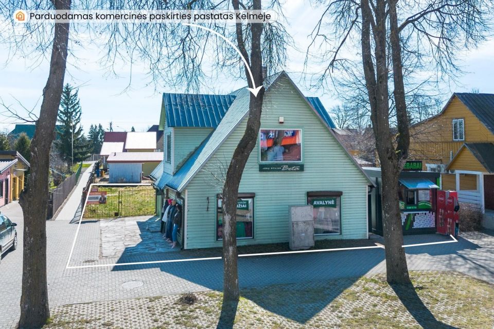 Parduodamas komercinės paskirties pastatas su 7,25 arų žemės sklypu, Kelmės miesto centre Vytauto Didžiojo g.