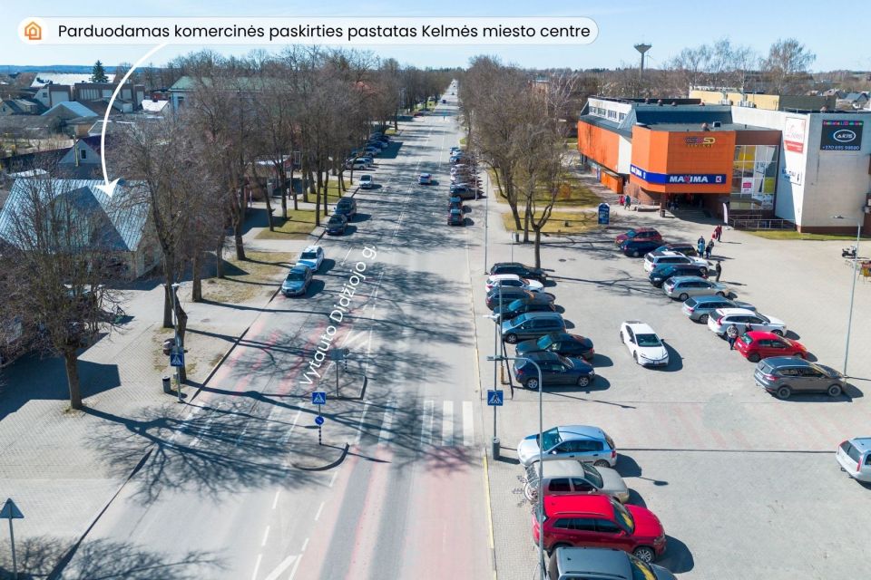 Parduodamas komercinės paskirties pastatas su 7,25 arų žemės sklypu, Kelmės miesto centre Vytauto Didžiojo g.