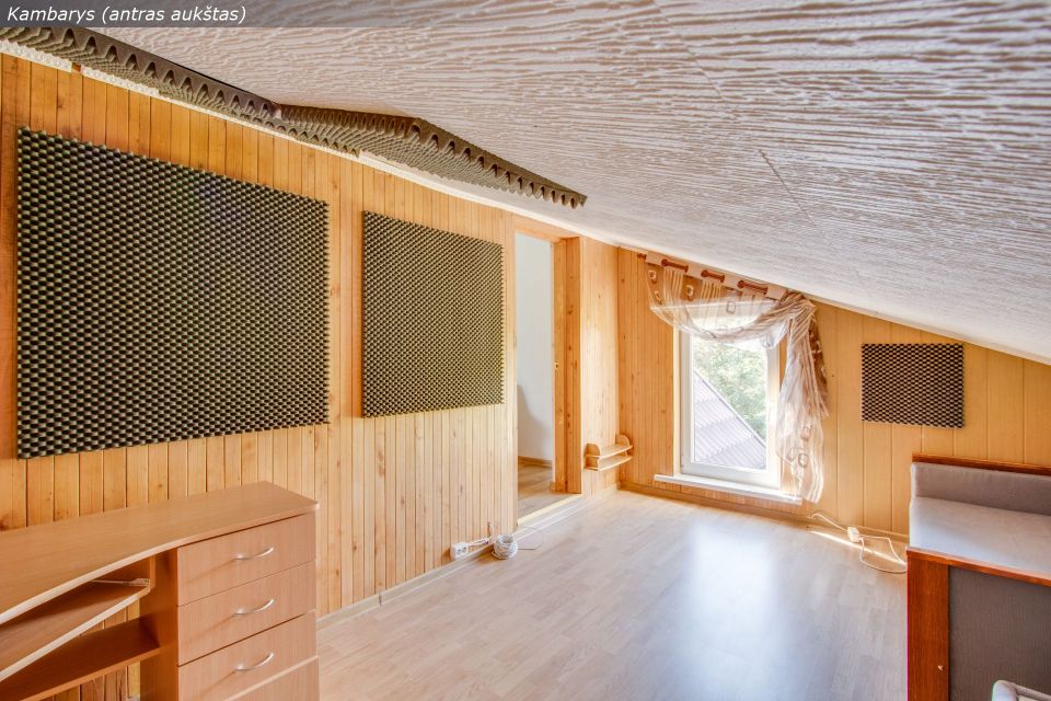 Parduodamas kompakti&scaron;kas gyvenamasis namas su 9,71 aro žemės sklypu Nepriklausomybės g. 31, Kelmėje.