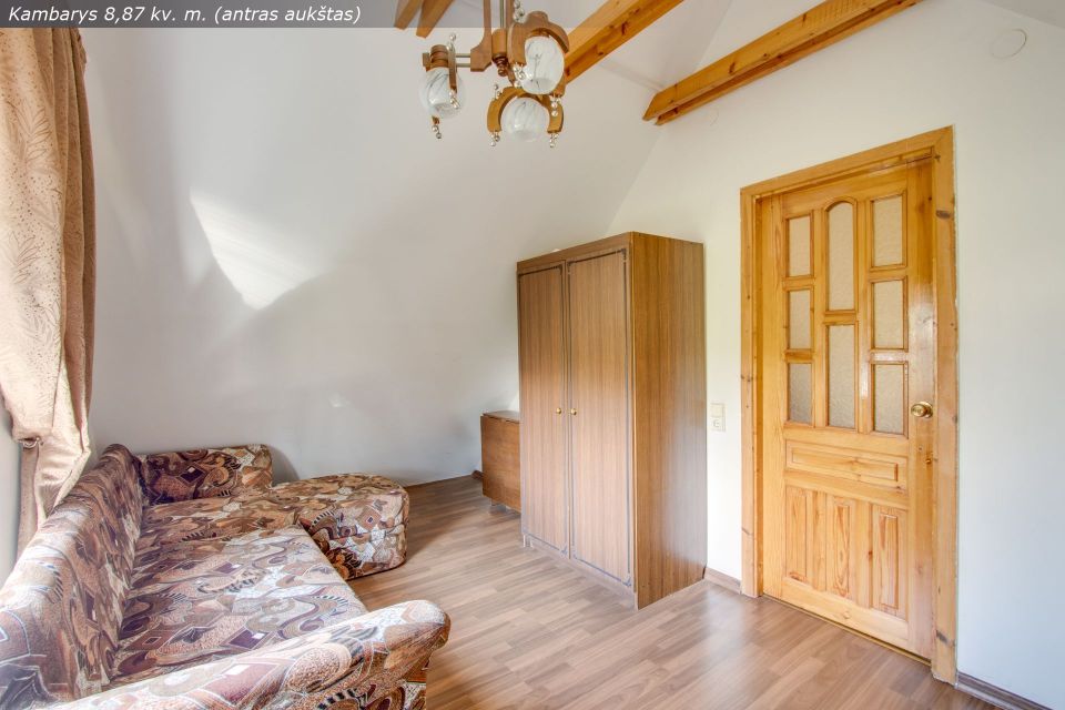 Parduodamas kompakti&scaron;kas gyvenamasis namas su 9,71 aro žemės sklypu Nepriklausomybės g. 31, Kelmėje.