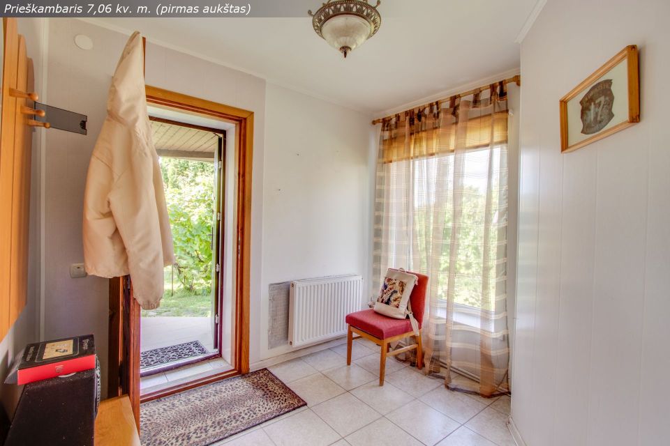 Parduodamas kompakti&scaron;kas gyvenamasis namas su 9,71 aro žemės sklypu Nepriklausomybės g. 31, Kelmėje.