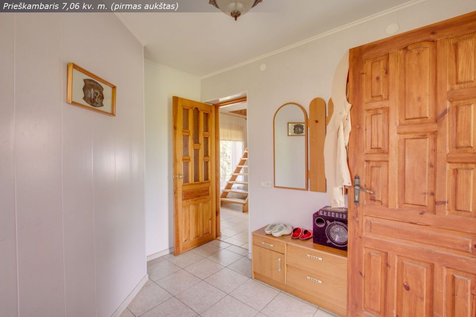 Parduodamas kompakti&scaron;kas gyvenamasis namas su 9,71 aro žemės sklypu Nepriklausomybės g. 31, Kelmėje.