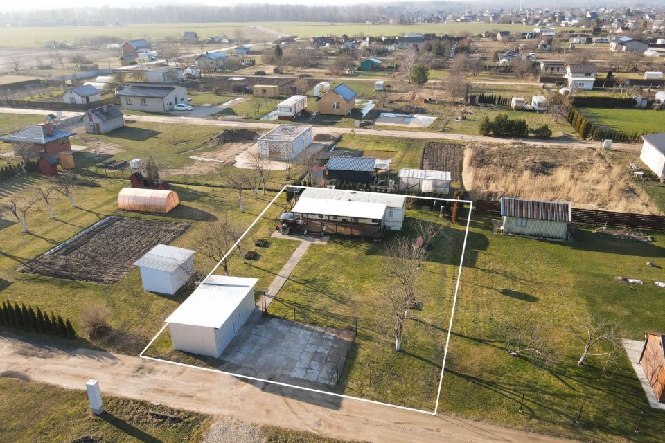 Parduodamas kompaktiškas sodo namelis su kubilu – idealiai tinkantis poilsiui gamtoje!