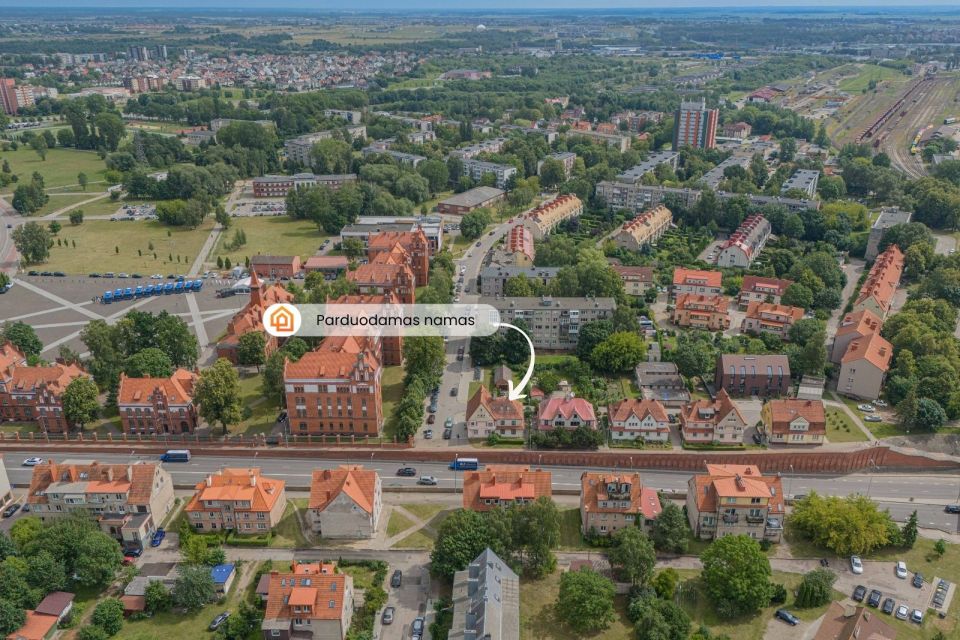 Parduodamas namas Klaipėdoje - gyvenamasis mūrinis namas su garažu ir 4,87 a sklypu pačiame Klaipėdos centre H. Manto g. 82A!