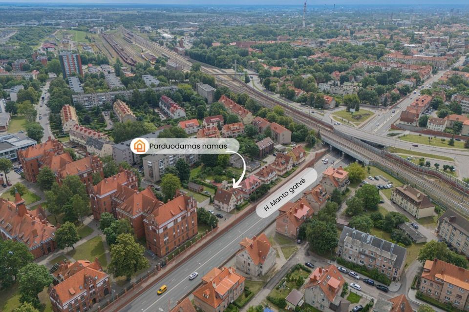 Parduodamas namas Klaipėdoje - gyvenamasis mūrinis namas su garažu ir 4,87 a sklypu pačiame Klaipėdos centre H. Manto g. 82A!