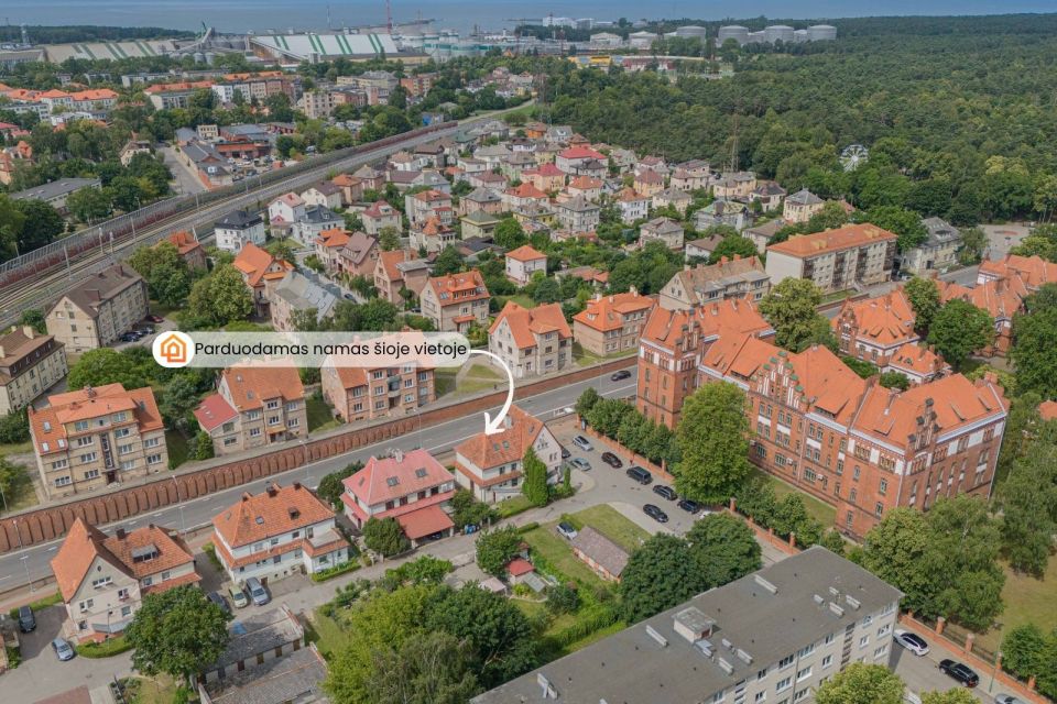 Parduodamas namas Klaipėdoje - gyvenamasis mūrinis namas su garažu ir 4,87 a sklypu pačiame Klaipėdos centre H. Manto g. 82A!