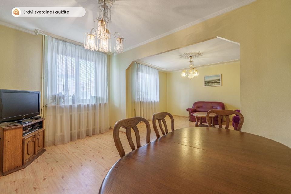 Parduodamas namas Klaipėdoje - gyvenamasis mūrinis namas su garažu ir 4,87 a sklypu pačiame Klaipėdos centre H. Manto g. 82A!